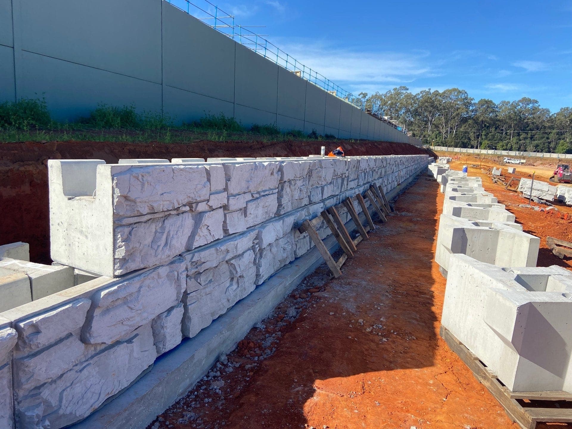 MagnumStone large format hollow core concrete block retaining wall with LedgerStone face